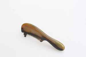 Peigne à cheveux en corne de buffle fait main, corne naturelle, à dents larges, lisse et poli, réduit les dommages aux cheveux, les frisottis, les pointes fourchues et favorise la brillance - Product Image 4