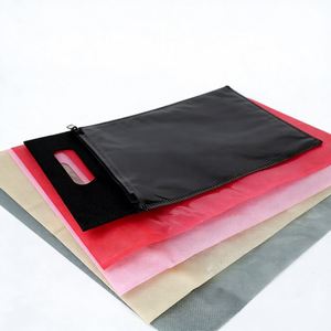 Sacs en plastique biodégradables personnalisés à fermeture éclair pour l'emballage de vêtements et de chaussures - Product Image 1