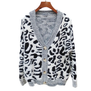 Maglione IWB017 personalizzato lavorato a maglia alla moda con bottoni larghi a maniche lunghe <span class=keywords><strong>Cardigan</strong></span> stile Jacquard <span class=keywords><strong>Cardigan</strong></span> <span class=keywords><strong>Beige</strong></span> - Product Image 3
