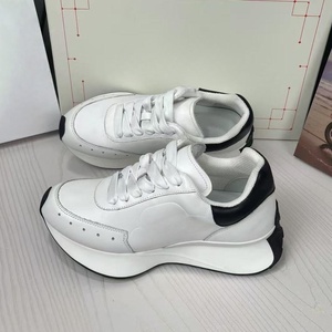Zapatos deportivos de lujo para hombre al por mayor, de alta calidad, material de cuero blanco, transpirables y cómodos, suela gruesa, zapatos casuales - Product Image 2