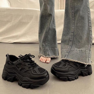 Chaussures de sport décontractées pour femmes, style européen, semelle épaisse légère, rehaussantes, beige et noir, nouvelle collection automne 2024 - Product Image 2