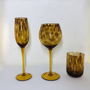 Verres à vin en vente chaude avec imprimé léopard, <span class=keywords><strong>gobelet</strong></span> à motif léopard et ensemble de verres à vin sans pied - Product Image 1