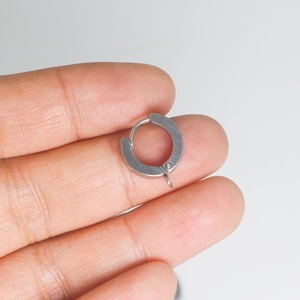 Nouvelles boucles d'oreilles rondes double face en acier titane, clous, anneaux et clips en acier inoxydable sont disponibles <span class=keywords><strong>pour</strong></span> tous. - Product Image 3