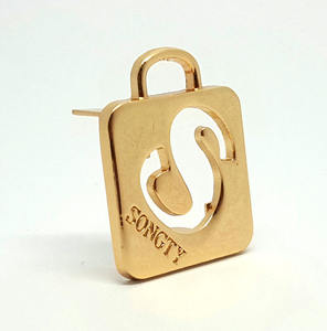 Étiquette métallique personnalisée Desong en gros pour sacs, ouvre-bouteille à caviar, style mode, origine Zhejiang, approvisionnement direct usine - Product Image 2