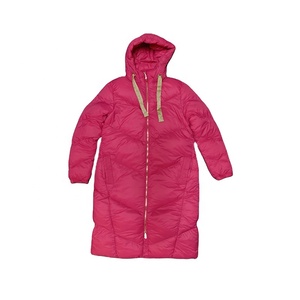 Abrigo Largo para Mujer con Capucha y Cordón Dorado, Elegante y Económico al por Mayor, Chaqueta de Invierno Ajustada para Damas - Product Image 1