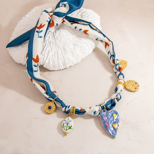 Collar de Pañuelo de Seda con Colgante de Acero Inoxidable en Forma de Corazón Azul, Accesorio de Moda DIY - Product Image 1