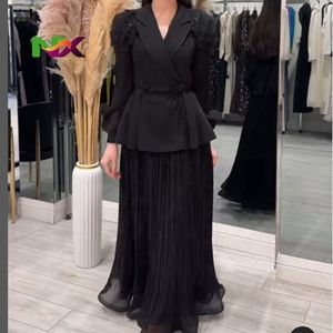 <span class=keywords><strong>Conjunto</strong></span> de <span class=keywords><strong>Dos</strong></span> <span class=keywords><strong>Piezas</strong></span> para <span class=keywords><strong>Mujer</strong></span> con Chaqueta de Malla Floral y Falda Larga - Product Image 3