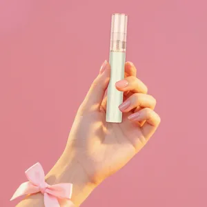 Gloss à lèvres en verre personnalisable MLM, brillant et hydratant, couleur vegan, waterproof, nourrissant, vegan. - Product Image 1