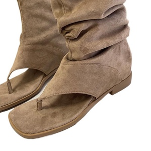 Sandal <span class=keywords><strong>Boots</strong></span> Wanita Model Slip-On dengan Gesper, Ujung Persegi, Hak Datar, Bahan Suede Warna Aprikot, Nyaman, Model Tumpuk Pendek, Musim Panas 2026 - Product Image 5