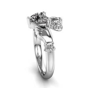 Anello creativo a forma di cuore con corona cava per donna, gioielli alla moda con design scintillante intarsiato - Product Image 3
