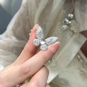 แหวนเปิดรูปผีเสื้อลอยน้ำหยกโฟมจีนใหม่สวยงาม ประดับเพชรเต็มวง ทำจากเงินแท้ S925 - Product Image 4