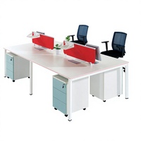 Poste de travail modulaire moderne 4 places avec armoire sous le bureau et fente de gestion des câbles pour projet de bureau d'entreprise