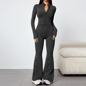Ensembles de yoga automne-hiver 2 pièces respirants à séchage rapide en polyester/nylon, haut à manches longues et pantalon long évasé, tenue de sport rehausse-fesses - Product Image 3