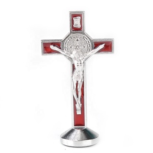 Petite <span class=keywords><strong>statue</strong></span> de Jésus 80x42mm, crucifix sur pied, aimant métallique, crucifix de voiture Saint Benoît, <span class=keywords><strong>statue</strong></span> avec base - Product Image 4
