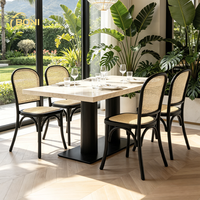 Chaise de restaurant en bois massif, finition noire, assise en rotin tressé, dossier en cannage, chaise de banquet moderne pour hôtel, restaurant, café, complexe hôtelier