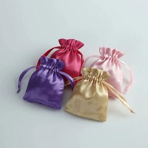 Pochette en satin de soie avec cordon de serrage pour bijoux, emballage de mariage, pochettes cadeaux personnalisées rose/bleu/violet/rouge/argent - Product Image 2