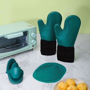 Premium Food Grade Silicone Oven Mitts Flexible <b>Hot</b> Dishes Trivets Heat Resistant Oven Gloves - Product Image 2