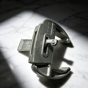 Pince à panneaux Doka à haute résistance, conforme EN74, accessoires de coffrage pour projets ferroviaires, <span class=keywords><strong>fixation</strong></span> de béton à faible entretien - Product Image 1