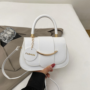 <span class=keywords><strong>Sac</strong></span> à bandoulière tendance pour femmes - Sacs à <span class=keywords><strong>main</strong></span> en cuir PU avec plusieurs options <span class=keywords><strong>de</strong></span> port pour les trajets quotidiens et les voyages - Product Image 1