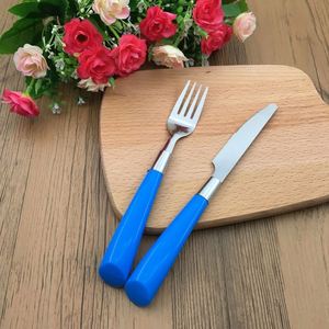 Lot de 24 couverts en acier inoxydable avec manche en plastique, réutilisables (cuillères, couteaux, fourchettes) - Product Image 2