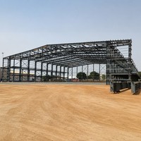 Hangar en structure métallique pour hélicoptères, destiné aux installations aéronautiques, au stockage d'avions et à la construction de hangars