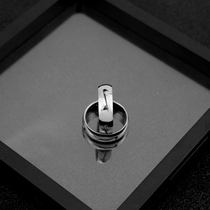 Bagues unisexes en acier inoxydable, design ajouré tendance, plusieurs modèles, bijoux à la mode, vente en gros - Product Image 3