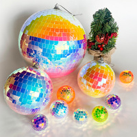 Vente en gros de nouvelles boules disco holographiques irisées en verre miroir pour la décoration de mariage, de fête, de bar, de club, sur mesure, en vrac, en provenance d'usine