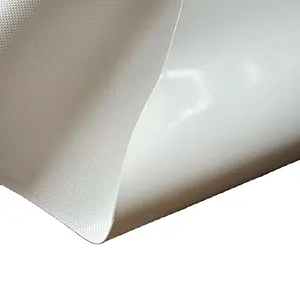 2024 nuevo rollo de lona de PVC de alta calidad ignífugo + resistente al frío 750gsm/900gsm lonas resistentes para aplicaciones al aire libre