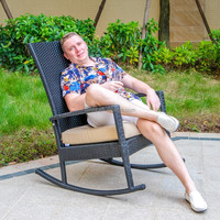 Chaise à bascule de haute qualité avec accoudoir de loisirs Design en rotin pour salon moderne pour ateliers de cours d'hôtels