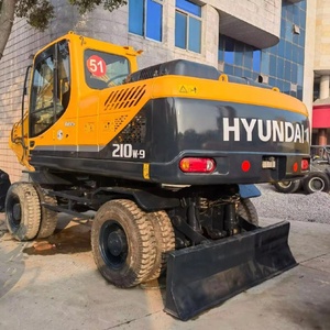 Presque neuf, projet de construction de haute qualité : Excavatrice sur pneus Hyundai 210W d'occasion de 21 tonnes. - Product Image 5