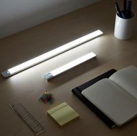 Barre lumineuse LED sans fil à détecteur de mouvement magnétique, éclairage de placard, veilleuse intérieure pour salle de bain, placard, maison