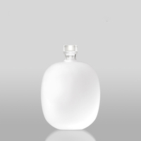 Bouteille en verre givré transparent 100ml 250ml 500ml 1000ml 1500ml Bouteille de vodka avec bouchon en bois Logo personnalisable Impression à l'écran