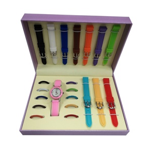 Vente en gros Ensemble montre <span class=keywords><strong>femme</strong></span> avec logo personnalisé et bracelets interchangeables Coffret cadeau belle fille avec cœur - Product Image 5