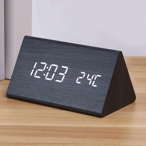 Réveil numérique triangulaire en bois, commande vocale, affichage de la température, horloge de table LED intelligente, fabricant, logo personnalisé, décoration en bois - Product Image 4