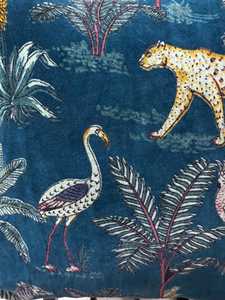 Fundas de Almohada de Terciopelo de Algodón Artesanal, Almohadas Decorativas de Lujo Personalizables, Tigre Majestuoso (Mostaza Dorada): Impresionante y Atemporal - Product Image 2