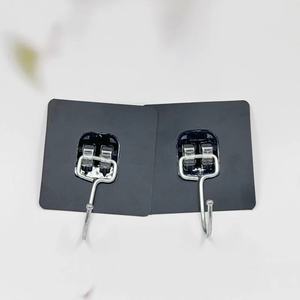Ganchos adhesivos para cocina al por mayor, ganchos negros para baño montados en la pared, ganchos fuertes sin clavos para paredes y puertas, precio de 1 - Product Image 5