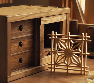 Technique de travail du bois Kumiko consistant <span class=keywords><strong>à</strong></span> assembler des pièces de bois minces <span class=keywords><strong>à</strong></span> l'aide de joints <span class=keywords><strong>à</strong></span> mortaise et <span class=keywords><strong>à</strong></span> tenon pour porte ou fenêtre - Product Image 6