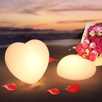 Lampe de table LED en forme de cœur, rechargeable, avec télécommande, lumière décorative romantique pour mariage, séance photo, anniversaire