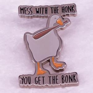 Mess with The Honk You Get The Bonk esmalte Pin divertido <span class=keywords><strong>juego</strong></span> <span class=keywords><strong>de</strong></span> ganso Meme broche insignia regalo <span class=keywords><strong>de</strong></span> joyería - Product Image 3