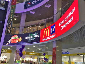 Pantalla LED Gigante para Exteriores, Pantalla de Video LED Fija P4 de Gran Tamaño para Eventos Publicitarios, Stock de Almacén - Product Image 4