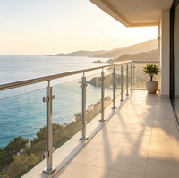 Colonne de balustrade minimaliste en acier inoxydable avec connecteurs en verre double pour systèmes de balustrades de balcon, d'escalier et de terrasse