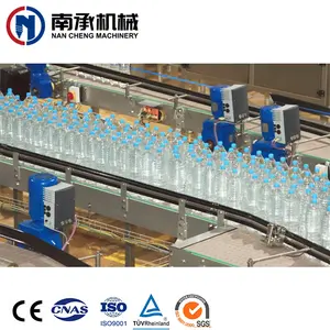 Ensemble complet complet automatique d'eau pure bouteille en plastique PET rinçage par soufflage remplissage bouchage étiquetage machine d'emballage