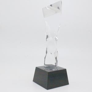 Directamente <span class=keywords><strong>de</strong></span> fábrica Diamond Tower Glass Award Twisted Column Crystal Trophy Regalo para recuerdos Nuevas ideas <span class=keywords><strong>de</strong></span> productos 2025 - Product Image 4