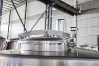 Réservoir d'eau glacée en acier inoxydable TONSEN 2000L pour système de brasserie avec contrôle PLC et longue durée de vie