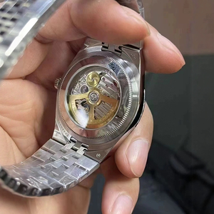 Montre à quartz pour homme avec logo personnalisé OEM ODM, lunette cannelée, cadran nid d'abeille, bracelet <span class=keywords><strong>Jubilee</strong></span> en acier inoxydable, affichage de la date, montre habillée - Product Image 4