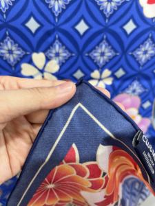 맞춤형 디지털 인쇄 실크 스카프 도매 정통 실크 능 직물 50cm 90cm 헤드 스카프 여성용 벌크 스퀘어 스카프 - Product Image 4