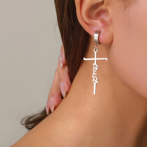 Boucles d'oreilles à clip en forme de croix en acier inoxydable avec lettres anglaises pour oreilles non percées, bijoux à la mode - Product Image 3