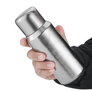 <span class=keywords><strong>Bouteille</strong></span> d'eau <span class=keywords><strong>isotherme</strong></span> en titane 500 ml / 17 oz, double paroi sous vide, infuseur à thé intégré, couvercle à vis, tasse en titane pour usage extérieur - Product Image 1