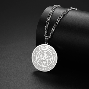 Collier en acier inoxydable avec <span class=keywords><strong>médaille</strong></span> de Saint Benoît, gravure double face, croix d'exorcisme, prière, amulette catholique pour femmes et hommes, bijoux - Product Image 3