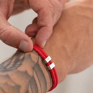 <span class=keywords><strong>Bracelet</strong></span> cordon rouge <span class=keywords><strong>argent</strong></span> personnalisé pour homme-Bijoux <span class=keywords><strong>histoire</strong></span> personnalisés - Product Image 1